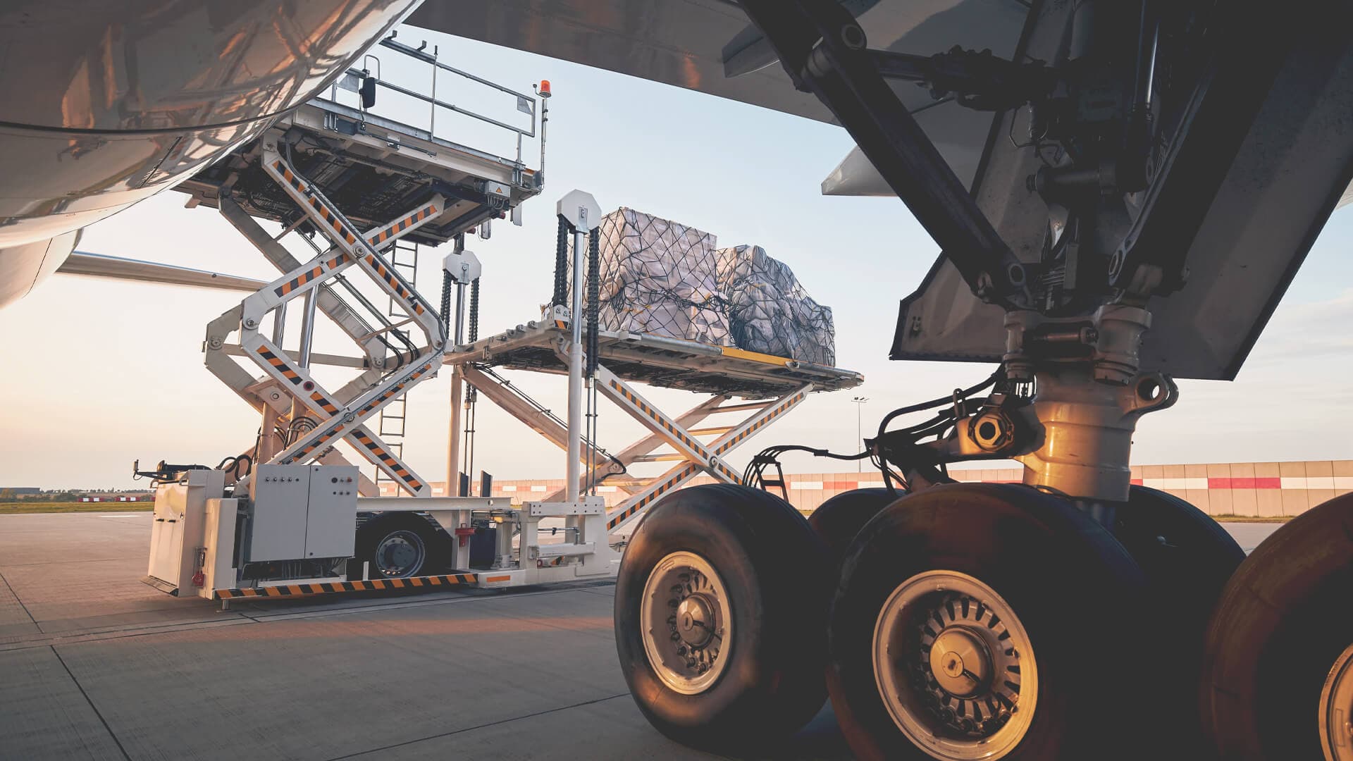 fms-sweden-airport-loading